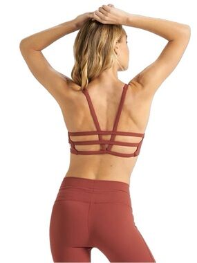 Vuori Yosemite Strappy Sports Bra in Spice Rust size Large
